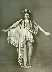 Une femme athénienne à la mode, 600-468 av. J.-C., 1924