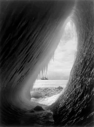 Le Terra Nova dans le détroit de McMurdo, Antarctique, 1911