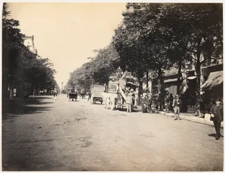 Omnibus sur un boulevard à Paris, vers 1890