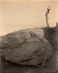 Garçon dans un paysage rocheux par F. Holland Day
