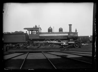 Locomotive à vapeur dans la gare de triage de Tampere