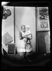 Fille et enfant comme modèles dans l