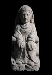 Dame assise. Sculpture en calcaire, 4e-2e siècle av. J.-C.