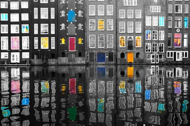 Reflets colorés sur le canal