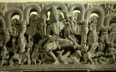 Linteau représentant La Trinité : Siva, Brahma et Vishnu, Warangal, Kakatiya