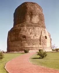 Le stupa Dhamekh, c.500 apr. J.-C.