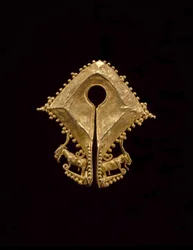 Pendentif avec deux chèvres, peuples de l