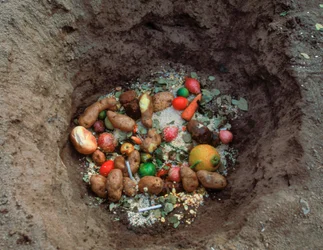 Cérémonie avant le début des fouilles sur la place de la ville appelée "Le Parc", 2001