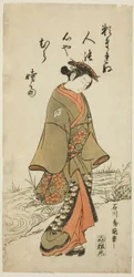 Jeune femme marchant près d