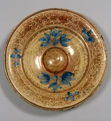 Plat décoré de fleurs bleues, mauresque