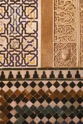 Détail du motif de carreaux dans le patio de Mexuar