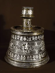 Art islamique : chandelier en argent et cuivre du XIIIe siècle