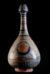 Art islamique. Bouteille en terre cuite. Émaillée, XVIe siècle. Rome, Museo Nazionale d
