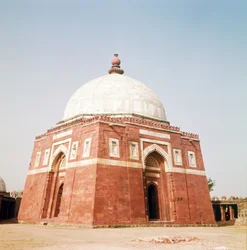 Mausolée de Ghiyathud-din Tughluq, Tughluqabad, 1321-25