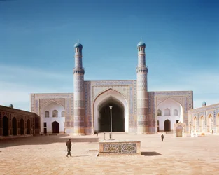 La cour de la Masjid-i Jami ou mosquée du vendredi, fondée en 1200, reconstruite en 1498