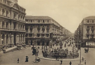 Naples : Piazza Della Borsa et Rettifilo Corso Umberto I