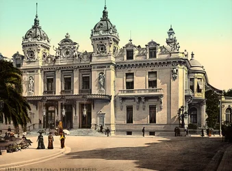 La façade du Casino de Montecarlo, dans la Principauté de Monaco, en France