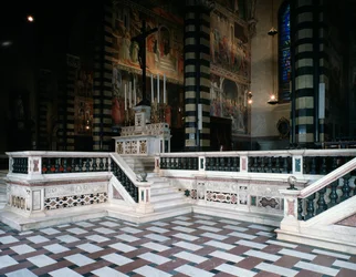 Vue intérieure de la cathédrale Santo Stefano de Prato