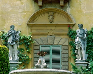Façade sud de la Villa la Pietra