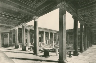 Le péristyle dans la maison des Vettii (gravure)