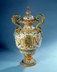 Vase à anses torsadées en majolique (maiolica) fabriqué dans les faïenceries de Patanazzi en Italie (fin XVIe et XVIIe siècle) Paris, Musée du Louvre