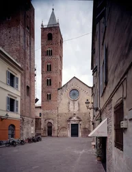 Vue de la façade et du clocher