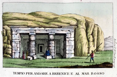 Vue du temple sur la route de Bérénice aujourd