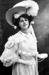 Dora Barton, actrice anglaise