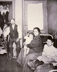 Famille immigrante, Lower East Side, New York, c.1910