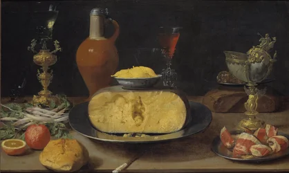 Nature morte de petit déjeuner avec fromage et verres à pied