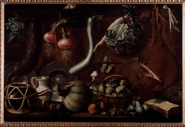 Buffet avec vaisselle et nourriture