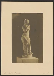 [Statue de femme]