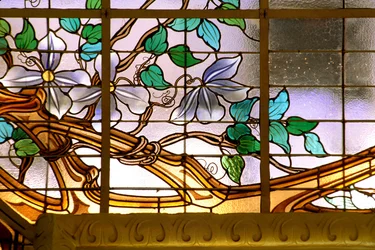 Nancy (département 54), Art Nouveau, « La verrière aux Clématites » (1901) - (détail), Vitrail de Jacques Gruber (1870-1936), au Crédit Lyonnais, rue St Georges