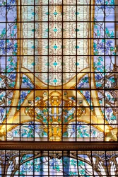 Nancy (département 54), Art Nouveau, « La verrière aux Clématites » (1901), vitrail de Jacques Gruber (1870-1936), au Crédit Lyonnais, rue St Georges