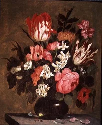 Fleurs dans un vase en verre