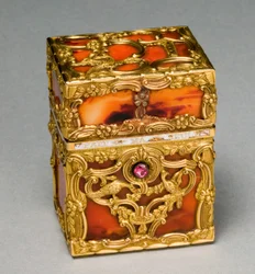 Boîte avec accessoires de toilettage