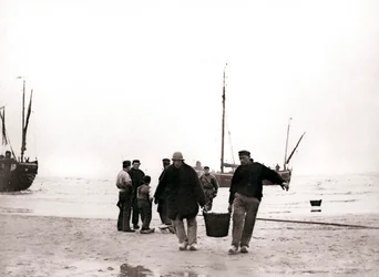 Hommes sur le rivage, Scheveningen, Pays-Bas, 1898
