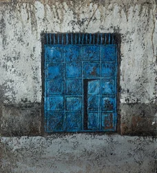 Mur-fenêtre bleu patiné