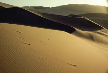Vue des dunes ombragées près de Dunhuang. Province de Gansu, République populaire de Chine