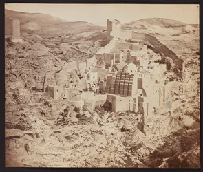 «Couvent de Mar Saba. 1857» [La Grande Laure de saint Sabbas, connue en arabe sous le nom de Mar Saba - un monastère orthodoxe situé dans la vallée du Cédron en Cisjordanie, à l