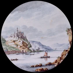 Vue le long du Rhin avec le village de St. Goar et le château de Rheinfels