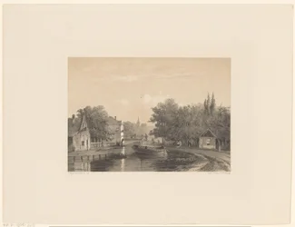 Vue de village avec rivière