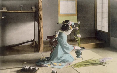 Fille arrangeant des fleurs, années 1890