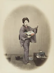 Femme japonaise en tenue traditionnelle