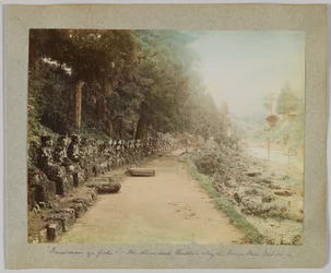 Les cent Bouddhas le long de la rivière Daiya, Nikko, Japon