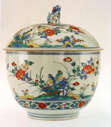 Bol avec couvercle, période Edo (porcelaine peinte)