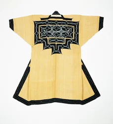 Robe cérémonielle (attush) de la population Ainu avec des motifs traditionnels Ainu, broderie au point de chaînette, écorce d