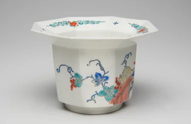 Tasse, fin XVIIe-début XVIIIe siècle (Kakiemon, porcelaine avec émail sur glaçure)