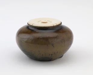 Petit pot utilisé comme boîte à thé, préfecture de Gifu, période Muromachi ou Momoyama
