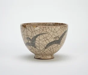 Bol à thé avec motif de pluviers, poterie liée à Kyoto, milieu du 19e siècle